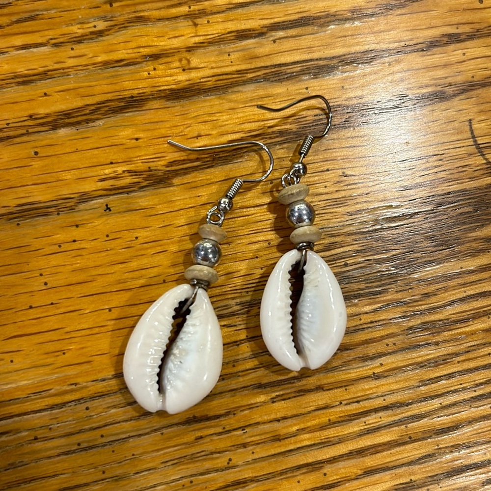 Seashell earrings 🐚